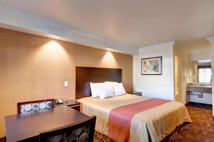 Imagen de la habitación del Hotel Ontario Inn and Suites. Foto 2