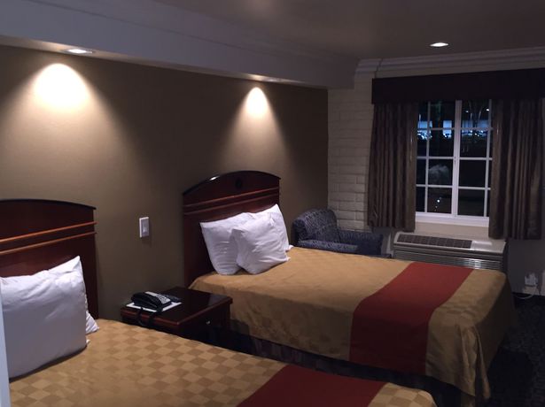Imagen de la habitación del Hotel Ontario Inn and Suites. Foto 3