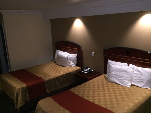 Imagen de la habitación del Hotel Ontario Inn and Suites. Foto 8