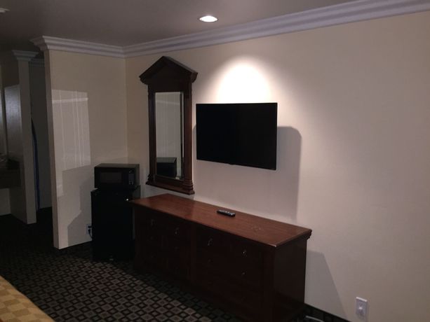 Imagen de la habitación del Hotel Ontario Inn and Suites. Foto 10