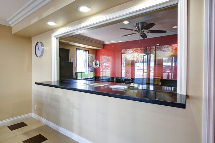 Imagen de los interiores del Hotel Ontario Inn and Suites. Foto 20