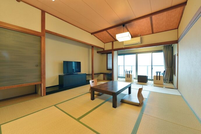 Imagen de la habitación del Hotel Ooedo Onsen Monogatari Atami. Foto 14