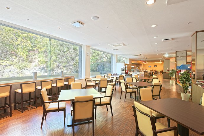 Imagen del bar/restaurante del Hotel Ooedo Onsen Monogatari Premium Shirahama Saichoraku. Foto 8