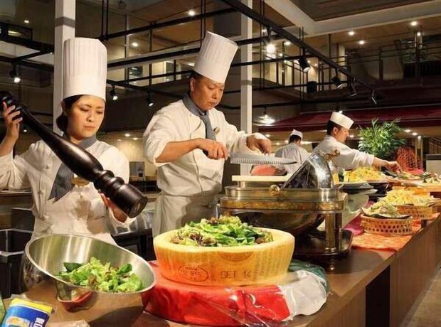 Imagen del bar/restaurante del Hotel Ooedo Onsen Monogatari Reoma no Mori. Foto 2