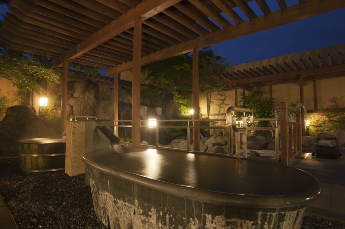 Imagen de la piscina del Hotel Ooike. Foto 15