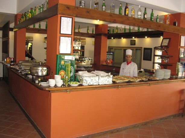Imagen del bar/restaurante del Hotel Oonas Dive Club. Foto 3