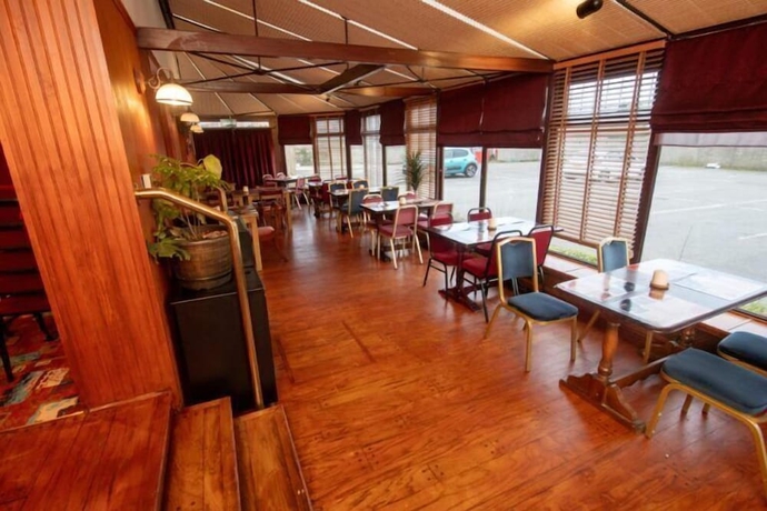 Imagen del bar/restaurante del Hotel Ooters at The Mariner. Foto 2