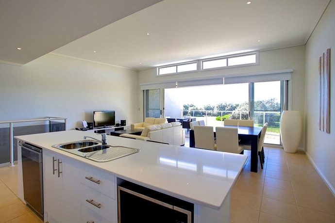 Imagen de la habitación del Hotel Opal Cove Resort. Foto 10