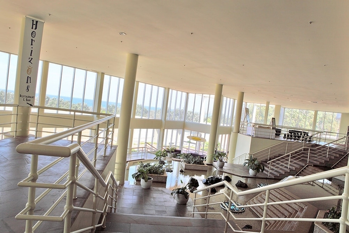 Imagen de los interiores del Hotel Opal Cove Resort. Foto 18