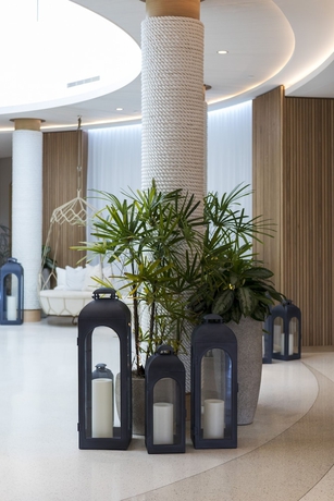 Imagen de los interiores del Hotel Opal Grand Oceanfront Resort and Spa. Foto 14