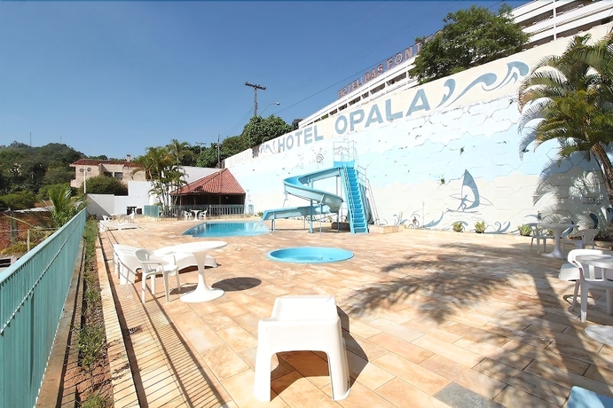 Imagen de la piscina del Hotel Opala. Foto 19