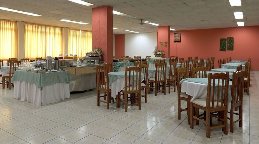 Imagen del bar/restaurante del Hotel Opala. Foto 4