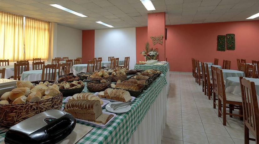 Imagen del bar/restaurante del Hotel Opala. Foto 10