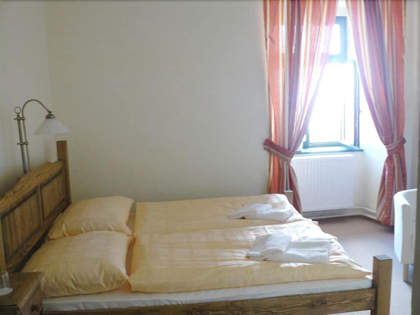 Imagen de la habitación del Hotel Opat. Foto 5