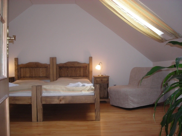 Imagen de la habitación del Hotel Opat. Foto 6