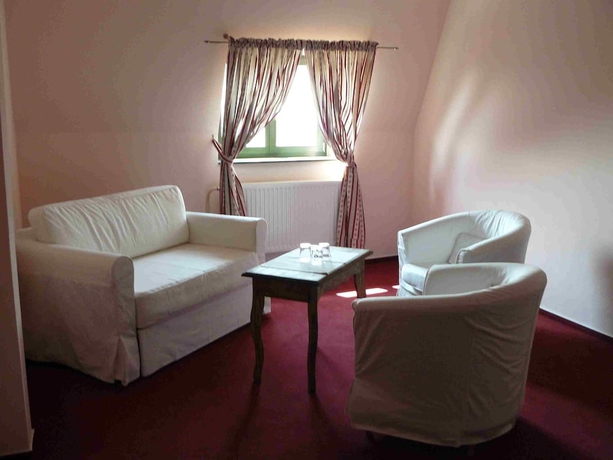Imagen de la habitación del Hotel Opat. Foto 7