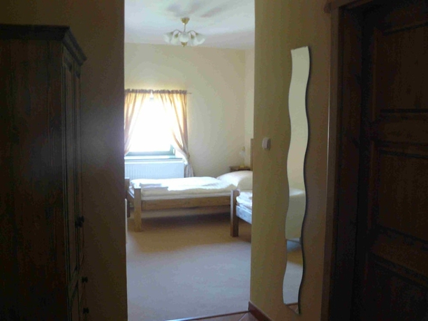 Imagen de la habitación del Hotel Opat. Foto 9