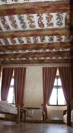 Imagen de la habitación del Hotel Opat. Foto 12