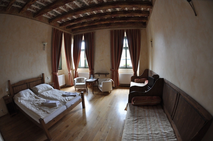 Imagen de la habitación del Hotel Opat. Foto 13