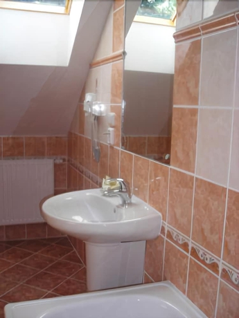 Imagen de la habitación del Hotel Opat. Foto 18