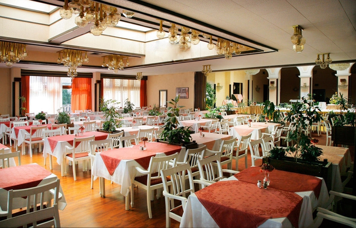 Imagen del bar/restaurante del Hotel Opatija. Foto 2