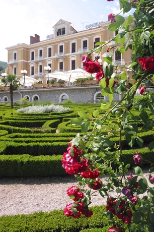 Imagen de los exteriores del Hotel Opatija. Foto 10