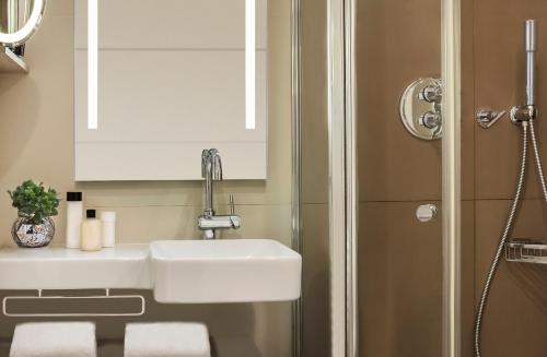 Imagen de la habitación del Hotel Opéra Opal. Foto 11