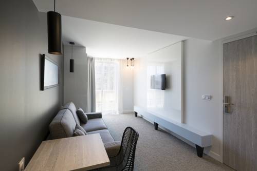 Imagen de la habitación del Hotel Opéralia Les Pins. Foto 10