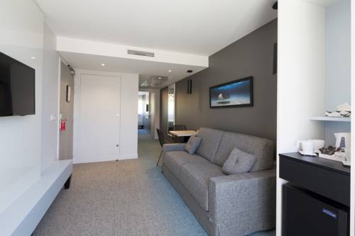 Imagen de la habitación del Hotel Opéralia Les Pins. Foto 11