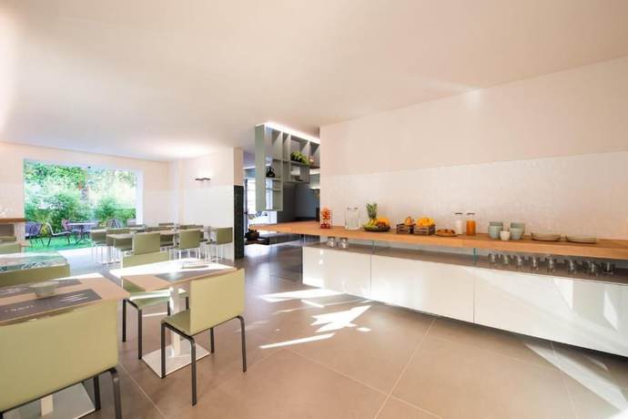 Imagen del bar/restaurante del Hotel Open. Foto 2