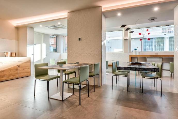 Imagen del bar/restaurante del Hotel Open. Foto 3