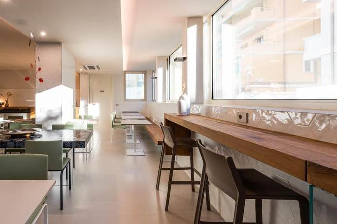 Imagen del bar/restaurante del Hotel Open. Foto 4