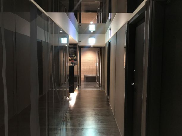 Imagen de los interiores del Hotel Open Room. Foto 18