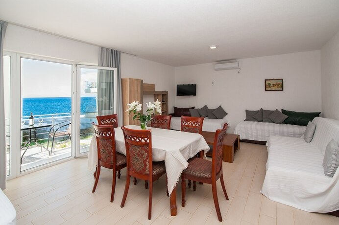 Imagen de la habitación del Hotel Open Sea Luxury Apartments. Foto 15