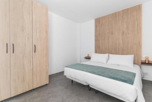 Imagen de la habitación del Hotel Open Sea Suites. Foto 13