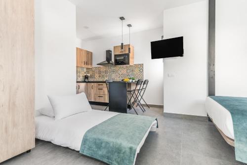 Imagen de la habitación del Hotel Open Sea Suites. Foto 15