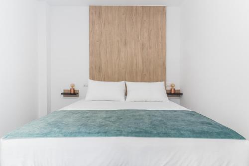 Imagen de la habitación del Hotel Open Sea Suites. Foto 19