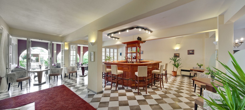 Imagen del bar/restaurante del Hotel Opera Blue. Foto 5