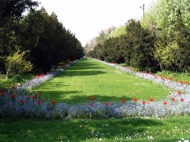 Imagen de los exteriores del Hotel Opera By Zeus International. Foto 5