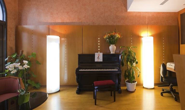 Imagen de los interiores del Hotel Opera Cadet. Foto 15