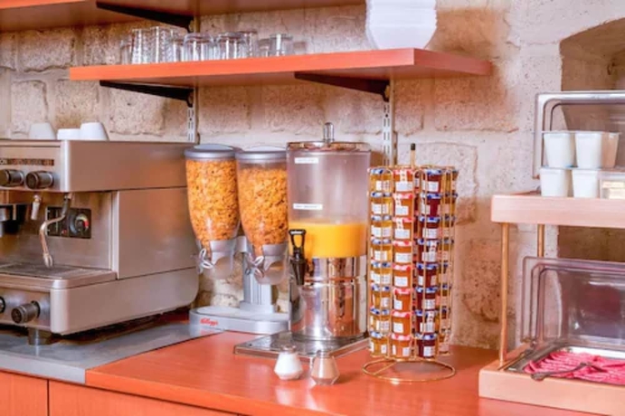 Imagen del bar/restaurante del Hotel Opera Deauville. Foto 8