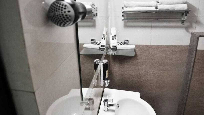 Imagen de la habitación del Hotel Opera Inn. Foto 6