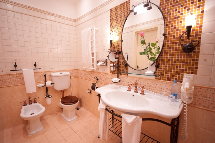 Imagen de la habitación del Hotel Opera, Kiev. Foto 6