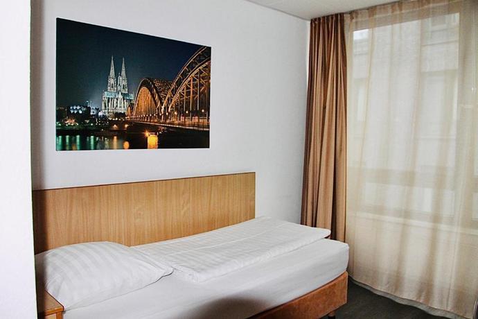 Imagen de la habitación del Hotel Opera K&ouml;ln. Foto 17