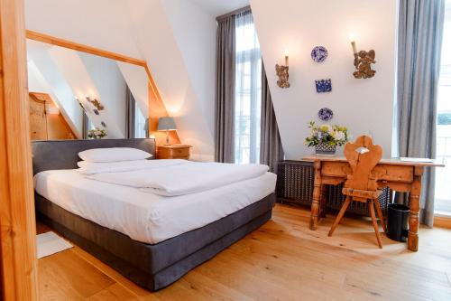 Imagen de la habitación del Hotel Opera, Munich. Foto 3