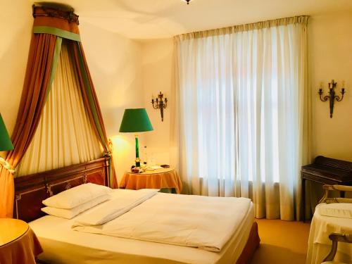 Imagen de la habitación del Hotel Opera, Munich. Foto 5