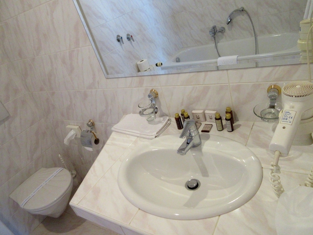 Imagen de la habitación del Hotel Opera, Praga. Foto 6