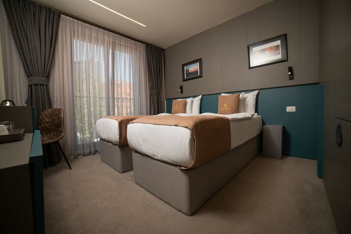 Imagen de la habitación del Hotel Opera, Pristina. Foto 16