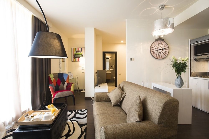 Imagen de los interiores del Hotel Opera Suite. Foto 16