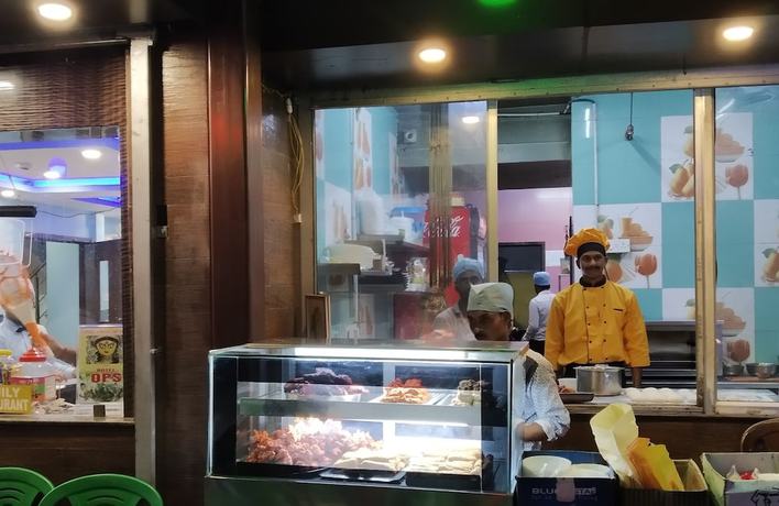 Imagen del bar/restaurante del Hotel Ops Panchla. Foto 5